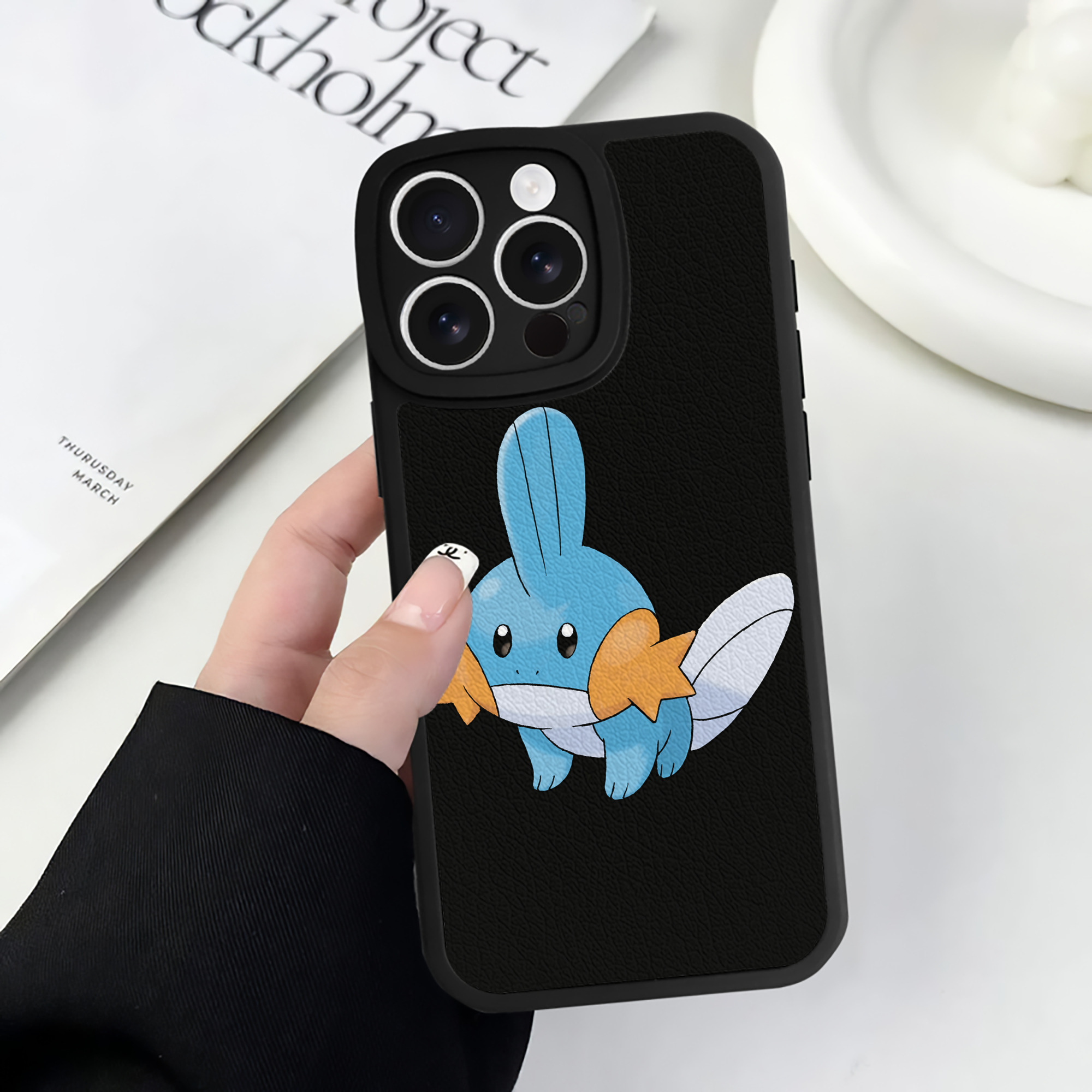 （画像用） ポケットモンスター Pokémon 【iPhone 16シリーズ対応】シリコンスマホケース（レザー調） 材質：シリコン